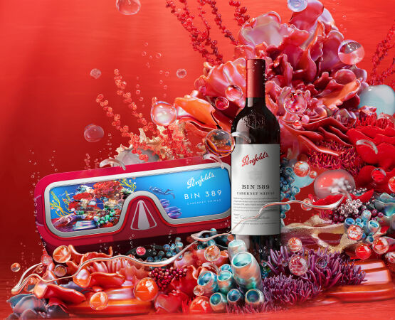Penfolds Bin 389 and Venture Beyond Giftbox in front of deep sea thematic